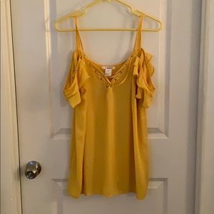 Cute yellow blouse